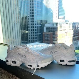 White Nike Air Max plus TN size 4